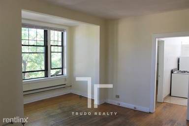 Main picture of 719-27 W Barry Ave