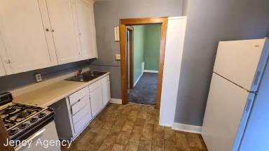 Main picture of 907 S State St