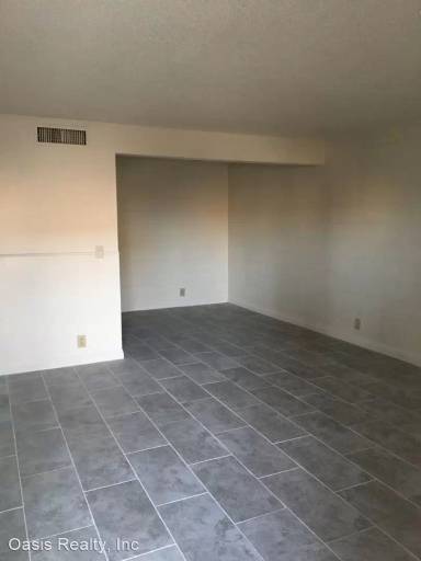 Main picture of 615 S Royal Crest Cir