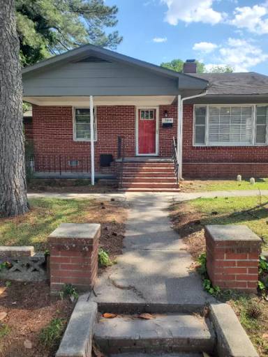 Main picture of 705 E Washington Ave