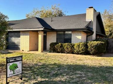 Main picture of 902 Country Aire Dr