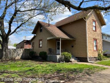 Main picture of 2211 18th St NE