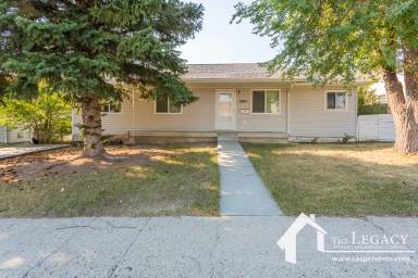 Main picture of 2841 E 6th St