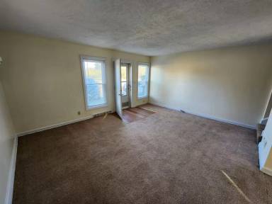 Main picture of 5223-5225 N W Radial Hwy