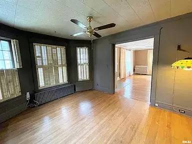 Main picture of 829 S Walnut St