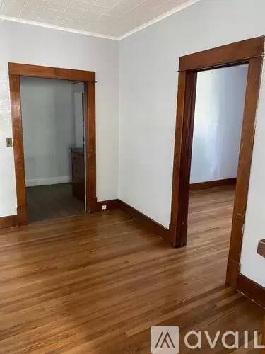 Main picture of 320 S 3rd Ave