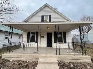 Main picture of 1353 E Dayton St