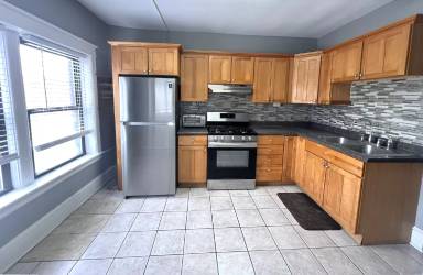 Main picture of 2 Raymond Ave