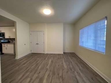 Main picture of 119 Clover St