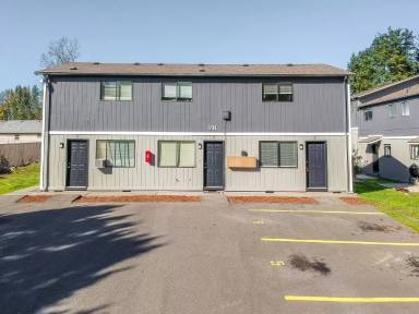 Main picture of 211 Pattison St NE
