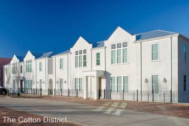 Main picture of 515 University Dr