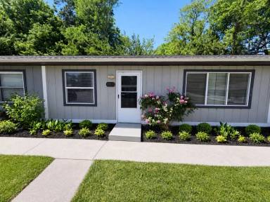 Main picture of 100 McKellar Ct