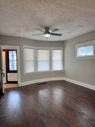 Main picture of 3175 W 112th St