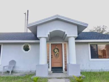 Main picture of 210 Maureen Dr