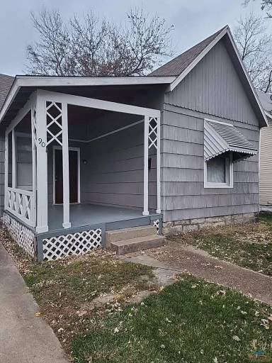 Main picture of 907 E Broadway Blvd