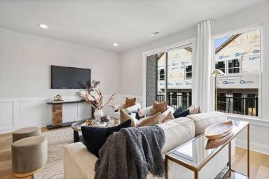 Main picture of 8105 Shinkansen Dr