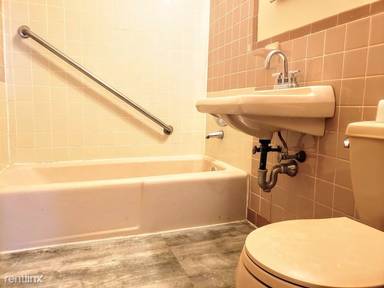 Main picture of 1079 Washington St