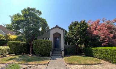 Main picture of 2009 41st Ave E