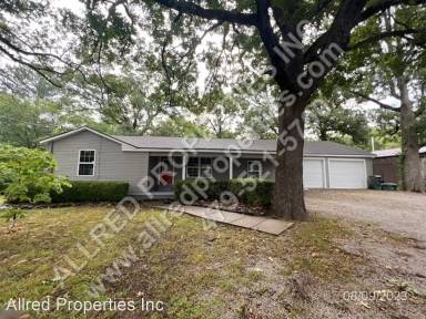 Main picture of 1346 N Lewis Ave