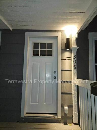 Main picture of 308 W Powell St