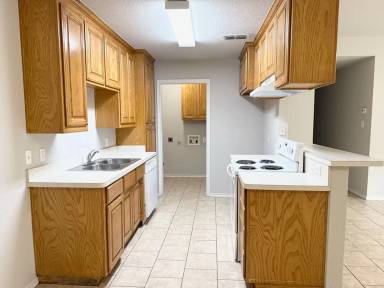 Main picture of 712-716 Stribling Cir