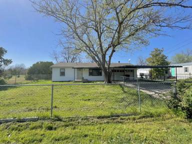 Main picture of 600 Lobban Ln