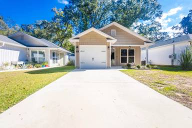 Main picture of 8702 Doris Ave