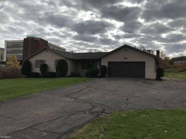 Main picture of 8055 Oliver Rd
