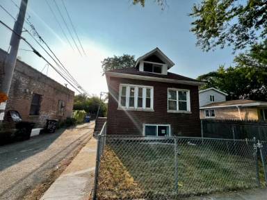 Main picture of 6844 S Wood St