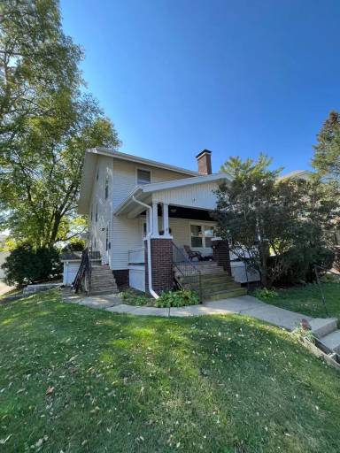 Main picture of 305 Phoenix Ave