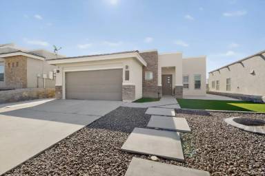Main picture of 320 S Manzanita Dr
