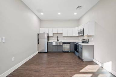 Main picture of 214 S Main St
