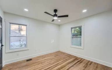 Main picture of 1866 Thompson Ave