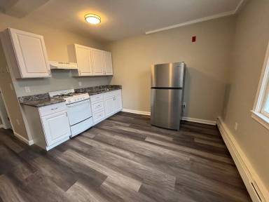 Main picture of 84 Cabot St