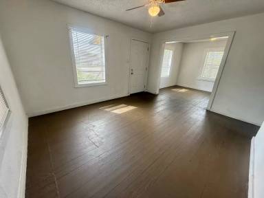 Main picture of 1108 S Lyons Ave