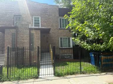 Main picture of 1653 E 70th St