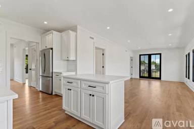 Main picture of 99 Lynde St