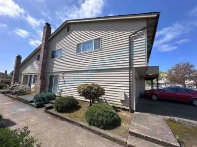 Main picture of 2817 NE Rene Ave