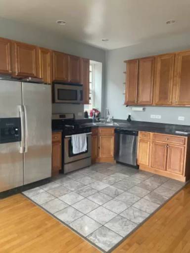 Main picture of 3146 N Ridgeway Ave