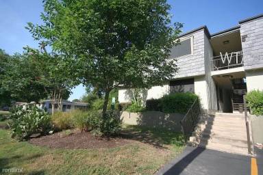 Main picture of 2500 E 22nd St