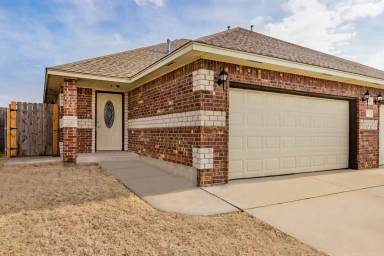 Main picture of 15004 Kyle Dr