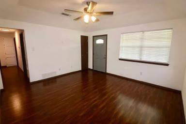 Main picture of 308 W 5th St