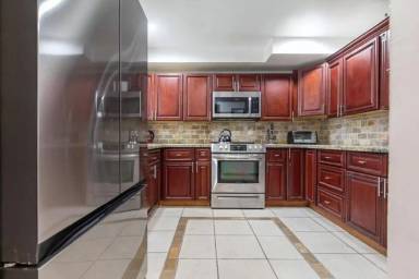 Main picture of 475 NE 113th St