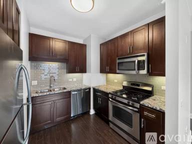 Main picture of 51 W Hubbard St