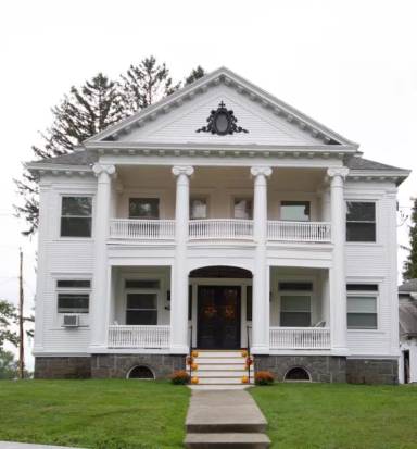 Main picture of 409 S Melcher St
