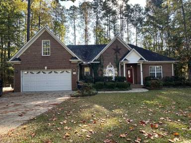Main picture of 265 Maplewood Dr