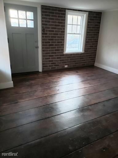 Main picture of 105 W Main St