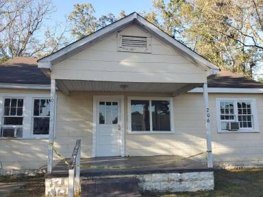 Main picture of 206 Savannah Ave