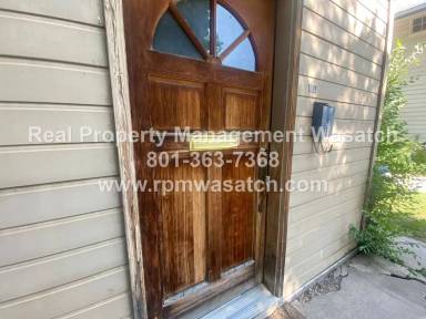 Main picture of 1011 S Windsor St