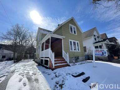Main picture of 303 Benton St